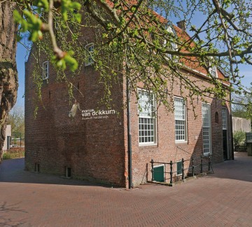 MariusvDokkum-Museum-buiten.jpg