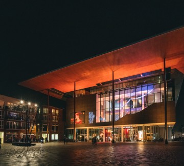 Fries Museum - avond - Foto door Ruben van Vliet.jpg
